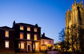 ”აქ ქალებს არ ელიან... ტერეზა მეის ადგილი მხოლოდ სამზარეულოშია” - რატომ აუკრძალა ჯონ ჰარტმა ქალებს საკუთარ სასტუმროში შესვლა ”აქ ქალებს არ ელიან... ტერეზა მეის ადგილი მხოლოდ სამზარეულოშია” - რატომ აუკრძალა ჯონ ჰარტმა ქალებს საკუთარ სასტუმროში შესვლა