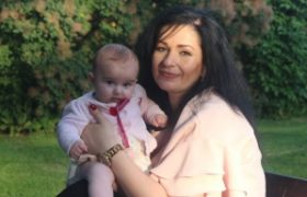 ეკა ფერაძე: "17 წლის ვიყავი, როცა პირველი შვილი შემეძინა. 42 წლის ვარ და მე-5 გავაჩინე" - გერმანიაში მცხოვრები ცნობილი მხატვარი ტყუპ ქალიშვილზე ოცნებობს