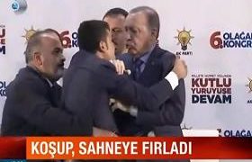 უცნობი ერდოღანს სცენაზე ჩაეხუტა