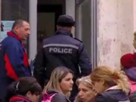 ”208-ე სკოლის დირექტორმა თამარ კობახიძემ ევროკავშირის დროშა დახია” - მე-11 კლასელები მის გადადგომას ითხოვენ