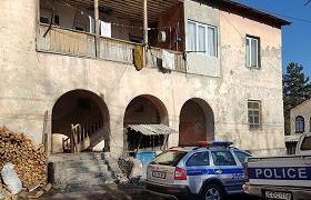 ვალეში მუშამ ნაქირავები ბინის აბაზანაში თავი ჩამოიხრჩო - 35 წლის მამაკაცი ოჩამჩირიდან დევნილი იყო ვალეში მუშამ ნაქირავები ბინის აბაზანაში თავი ჩამოიხრჩო - 35 წლის მამაკაცი ოჩამჩირიდან დევნილი იყო