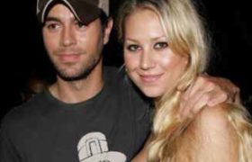 ანა კურნიკოვამ ენრიკე იგლესიასს ტყუპები გაუჩინა