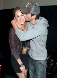 ანა კურნიკოვამ ენრიკე იგლესიასს ტყუპები გაუჩინა