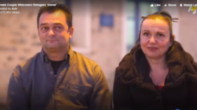 წყვილი საბერძნეთიდან, რომელიც ლტოლვილებს უანგაროდ აპურებს