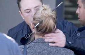 ილონ მასკმა ემბერ ჰერდს აკოცა ილონ მასკმა ემბერ ჰერდს აკოცა