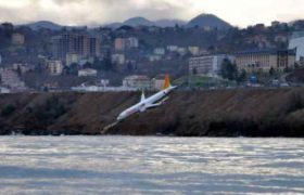 "პეგასუსის" თვითმფრინავი ტრაბზონში ზღვაში ჩავარდნას სასწაულით გადაურჩა - ვიდეო