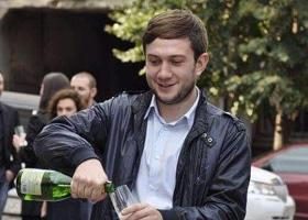 ია სუხიტაშვილის ქმარი, სანდრო შარაშიძე, სამზარეულოში სასწაულებს ახდენს - "წვნიანის გაკეთება ჩემთვის ჩინურივით არის"