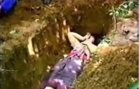 ვიდეო, სადაც ქალს ცოცხალს მარხავენ, ტაილანდური ფილმიდანაა ვიდეო, სადაც ქალს ცოცხალს მარხავენ, ტაილანდური ფილმიდანაა