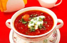 ყველაზე წითელი და გემრიელი ბორშჩის 6 საიდუმლო დიასახლისებისგან