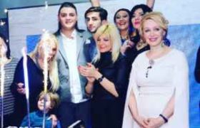 ბელა ალანიას გლამურული დედის დიპლომი გადასცეს