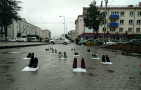 ”ჩემი შვილი გეია, მე ის მიყვარს, მაგრამ აქციაზე ვერ გამოვდივარ” - ფეხსაცმელების აქცია ზუგდიდში