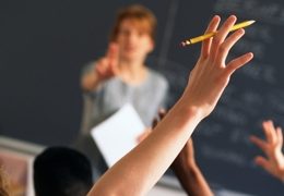 "თვითონ მშობლები რომ არიან გაუზრდელები და უსწავლელები, ეს ვისი ბრალია... როდის იყო მსხალი ატამს ისხამდა?" - მასწავლებლის მიმართვა მშობლებს