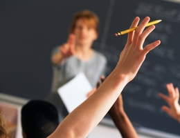 "თვითონ მშობლები რომ არიან გაუზრდელები და უსწავლელები, ეს ვისი ბრალია... როდის იყო მსხალი ატამს ისხამდა?" - მასწავლებლის მიმართვა მშობლებს