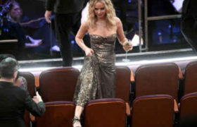 ჯენიფერ ლოურენსი ღვინის ჭიქით ხელში - ოსკარი 2018-ის გამარჯვებულთა სრული სია