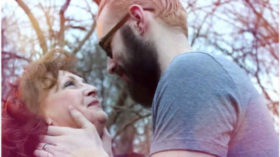 19 წლის ბიჭი 72 წლის ქალზე დაქორწინდა - ,,მე ვიპოვე ნამდვილი სიყვარული" - ვიდეო