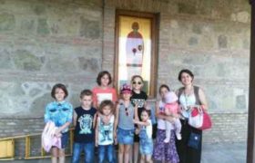 37 წლის მაკა ხოხონიშვილი - 10 შვილის დედა