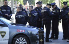 სკოლის მოსწავლეებმა 20 წლის ბიჭი სასტიკად სცემეს - თბილისში 24-ე სკოლასთან დაპირისპირება მოხდა