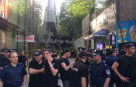 პოლიციამ აქციების რამდენიმე ათეული მონაწილე დააკავა