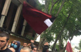 ,,ჩვენ შევქმნით სამოქალაქო გვარდიას“ - კონტრაქციის 300-მდე აქტივისტს პოლიცია პარლამენტის შენობისკენ არ უშვებს