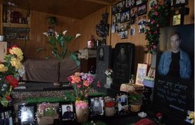 დოდო ჯოხაძე 9 წელია, შვილის საფლავზე ცხოვრობს - "სანამ ცოცხალი ვარ, აქედან არ წავალ"