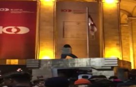 ვაჟა ნოზაძე: ,,ჩამოათრიეთ ეს ჭინკა 9 აპრილის მემორიალიდან, სანამ სისხლი არ დაღვრილა" - ვიდეო ვაჟა ნოზაძე: ,,ჩამოათრიეთ ეს ჭინკა 9 აპრილის მემორიალიდან, სანამ სისხლი არ დაღვრილა" - ვიდეო