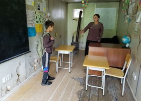 ადიგენის სკოლა ვაგონში - 1 მოსწავლით, 1 მასწავლებლით და დირექტორით