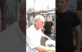 მერიის თანამშრომლები გლეხს ქლიავს ართმევენ - ვიდეო მერიის თანამშრომლები გლეხს ქლიავს ართმევენ - ვიდეო