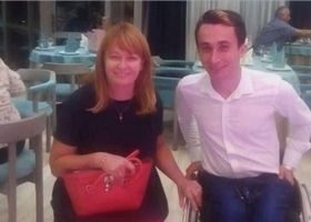 "სანდრა ჩემი არაბიოლოგიური დედაა... ჩემი დის ნიშნობაზე დავპატიჟე, არ ველოდი, მაგრამ მოვიდა"