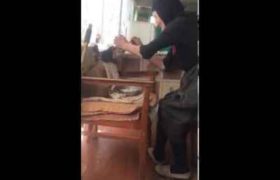 რაჭველი ბებო ძაღლს საჭმელს კოვზით აჭმევს - ,,ჩემი პატარა კუნკულა''