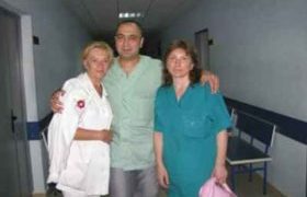 ,,რა გვაფიქრებინებდა, რომ ეს ღიმილის ბიჭი მოსიარულე გმირი იყო'' - ექიმი, რომელმაც ომში დაჭრილები არ მიატოვა