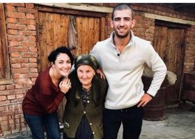 „ესეც ჩვენი შემოდგომა და ჩურჩხელები" - მაკა ზამბახიძე მეუღლის ბებიას კახეთში ესტუმრა