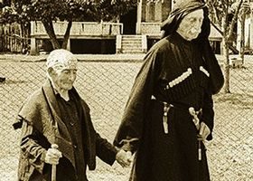 ,,137 წლის ქალმა ოჯახის წევრებს სუფრის გაშლა უბრძანა..." - იაპონელებმა ქართველებისგან ხანგრძლივი სიცოცხლის საიდუმლო ისწავლეს