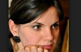 ”ბიჭი ჯერ ერთ მანქანას შეუვარდა, ფარი ჩაულეწა, მერე უზარმაზარ მანქანას მიასკდა და ბოლოს ძირს დაეცა...” ”ბიჭი ჯერ ერთ მანქანას შეუვარდა, ფარი ჩაულეწა, მერე უზარმაზარ მანქანას მიასკდა და ბოლოს ძირს დაეცა...”