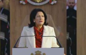 ”დღეს საქართველო ისევ გზაჯვარედინზეა” - სალომე ზურაბიშვილმა სახელმწიფო ფიცი დადო და საზოგადოებას სიტყვით მიმართა - ვიდეო