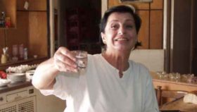 მზია კვირიკაშვილი: "აგვისტოში მწვანე ბარათი მექნება, მაგრამ მე ვიქნები თუ არა, აღარ ვიცი" - რას უამბობდა ”სარკეს” 9 წლის წინ სიცილის დედოფალი