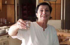 მზია კვირიკაშვილი: "აგვისტოში მწვანე ბარათი მექნება, მაგრამ მე ვიქნები თუ არა, აღარ ვიცი" - რას უამბობდა ”სარკეს” 9 წლის წინ სიცილის დედოფალი