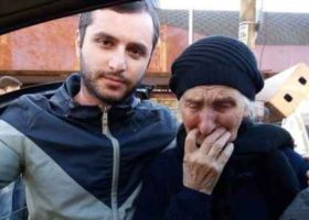 ,,ბაზრის წინ იდგა, მხრებზე ძონძები გადაეკიდა და ყიდდა... მოხუცებს ნორმალური სიბერე უნდა ჰქონდეთ"