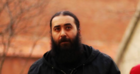 ,,აბა, მე ვარ მონაზონი? მონაზვნები ისინი არიან, ვინც ტყეში ცხოვრობენ, დახეული კაბები აცვიათ"