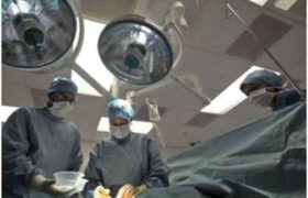 ბრიტანეთში ექიმებმა ჩვილს ოპერაცია დედის საშვილოსნოში გაუკეთეს ბრიტანეთში ექიმებმა ჩვილს ოპერაცია დედის საშვილოსნოში გაუკეთეს