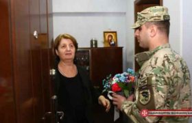 დაღუპული ჯარისკაცების დედებს 3 მარტი შვილების მეგობრებმა მიულოცეს - ემოციური ვიდეო