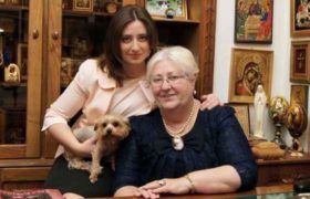 ლელა კაკულიას შვილი თაკო ჩარკვიანის პარტიის წევრი გახდა - ,,ჩემი ქალიშვილი წამყვანი მინისტრი იქნება, მას წინასწარმეტყველების უნარიც აქვს" ლელა კაკულიას შვილი თაკო ჩარკვიანის პარტიის წევრი გახდა - ,,ჩემი ქალიშვილი წამყვანი მინისტრი იქნება, მას წინასწარმეტყველების უნარიც აქვს"