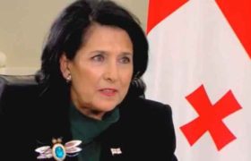 სალომე ზურაბიშვილი ქურქზე: ,,ცივ ქვეყანაში მივდიოდი და რატომ არა? ძალიან მიკვირს... უცებ გავხდით ცხოველების დამცველები" - ვიდეო სალომე ზურაბიშვილი ქურქზე: ,,ცივ ქვეყანაში მივდიოდი და რატომ არა? ძალიან მიკვირს... უცებ გავხდით ცხოველების დამცველები" - ვიდეო