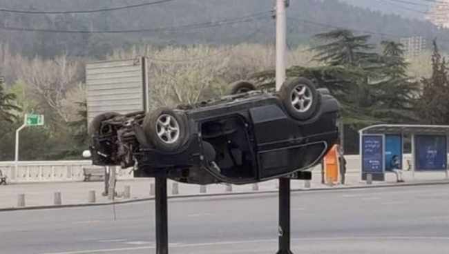 თბილისში ამოყირავებული მანქანები გამოჩნდა - რას ამბობს მერია