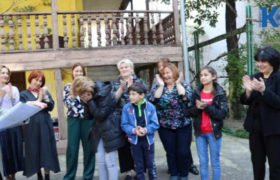 უცნობმა გერმანელმა ქუთაისელ ხუთშვილიან დედას 10.000 ევრო უანდერძა