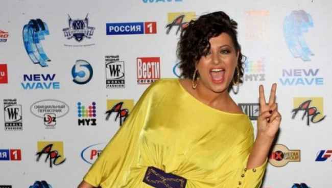 სალომე მდივანი დიდი მუცლით და შეცვლილი იმიჯით