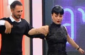 "მოდით აქ, ნუ დამტოვეთ მარტო!" - თეა დარჩია აჩიკო სოლოღაშვილს ცეკვას ასწავლის - ვიდეო