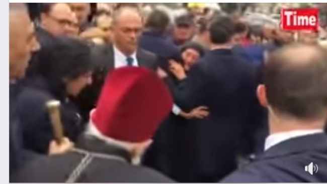 გამწარებული ქალი პატრიარქს და პრეზიდენტს - ,,შვილი მომაკვდავი მიწევს სახლში... მიმიღეთ ღვთის მადლით" - ვიდეო