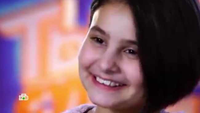 ქართველმა გოგონამ გარდაცვლილ მშობლებს უმღერა - საოცრად ემოციური ვიდეო