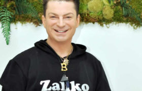 ზალიკო ბერგერი: ,,ვფიქრობ, ჩემი შვილი სუროგატ დედას გავაჩენინო" - დიზაინერმა გასაიდუმლოებული ასაკი ,,სარკესთან" გაამხილა