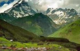 ყაზბეგში ვერტმფრენი ჩამოვარდა, დაღუპულია 3 ადამიანი